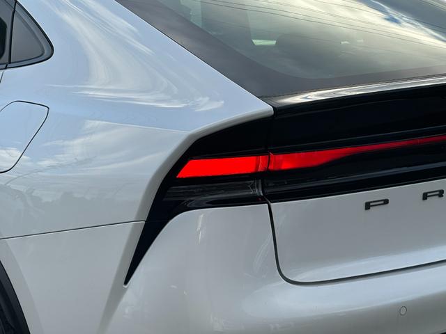 プリウス Ｇ　【ブラインドスポットモニター！！ＥＴＣ２．０！】８インチディスプレイオーディオ　ＡＣ１００Ｖ電源　トヨタセーフティセンス　エレクトロシフトマチック　電動パーキングブレーキ　全席オートウィンドウ　ＬＤＡ（27枚目）