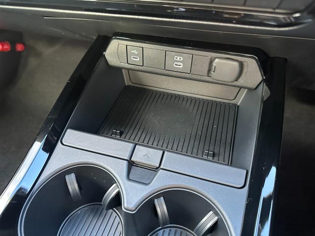 プリウス Ｇ　【ブラインドスポットモニター！！ＥＴＣ２．０！】８インチディスプレイオーディオ　ＡＣ１００Ｖ電源　トヨタセーフティセンス　エレクトロシフトマチック　電動パーキングブレーキ　全席オートウィンドウ　ＬＤＡ（53枚目）