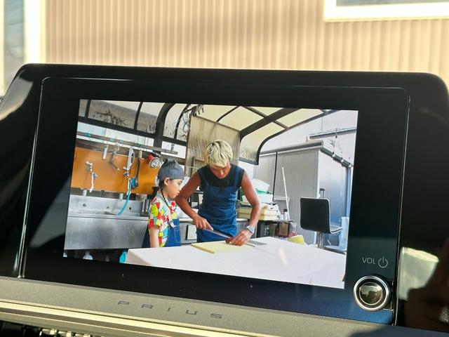 プリウス Ｇ　【ブラインドスポットモニター！！ＥＴＣ２．０！】８インチディスプレイオーディオ　ＡＣ１００Ｖ電源　トヨタセーフティセンス　エレクトロシフトマチック　電動パーキングブレーキ　全席オートウィンドウ　ＬＤＡ（62枚目）