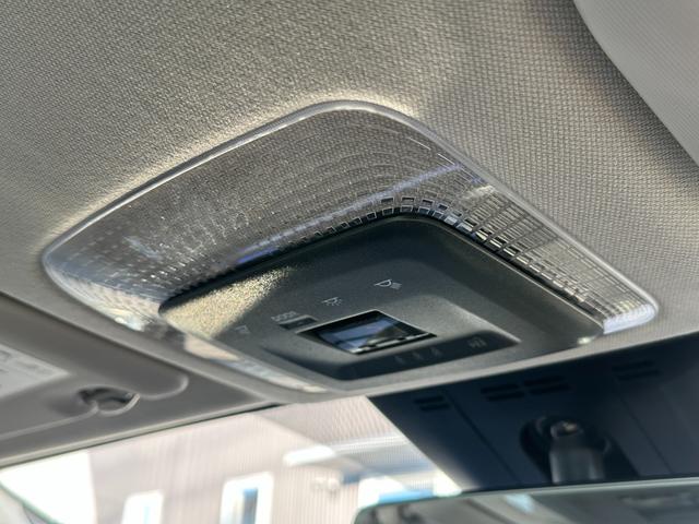 プリウス Ｇ　【ブラインドスポットモニター！！ＥＴＣ２．０！】８インチディスプレイオーディオ　ＡＣ１００Ｖ電源　トヨタセーフティセンス　エレクトロシフトマチック　電動パーキングブレーキ　全席オートウィンドウ　ＬＤＡ（66枚目）