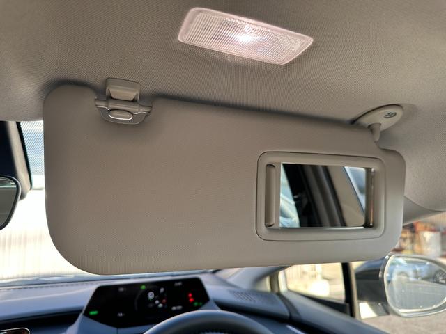 プリウス Ｇ　【ブラインドスポットモニター！！ＥＴＣ２．０！】８インチディスプレイオーディオ　ＡＣ１００Ｖ電源　トヨタセーフティセンス　エレクトロシフトマチック　電動パーキングブレーキ　全席オートウィンドウ　ＬＤＡ（68枚目）