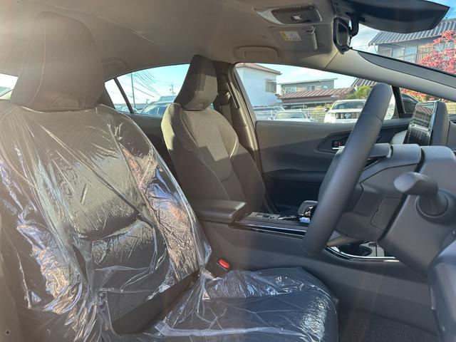 プリウス Ｇ　【ブラインドスポットモニター！！ＥＴＣ２．０！】８インチディスプレイオーディオ　ＡＣ１００Ｖ電源　トヨタセーフティセンス　エレクトロシフトマチック　電動パーキングブレーキ　全席オートウィンドウ　ＬＤＡ（70枚目）