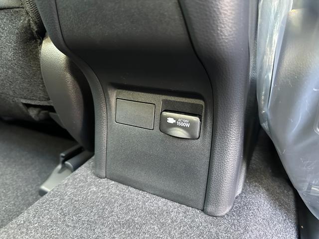 プリウス Ｇ　【ブラインドスポットモニター！！ＥＴＣ２．０！】８インチディスプレイオーディオ　ＡＣ１００Ｖ電源　トヨタセーフティセンス　エレクトロシフトマチック　電動パーキングブレーキ　全席オートウィンドウ　ＬＤＡ（75枚目）