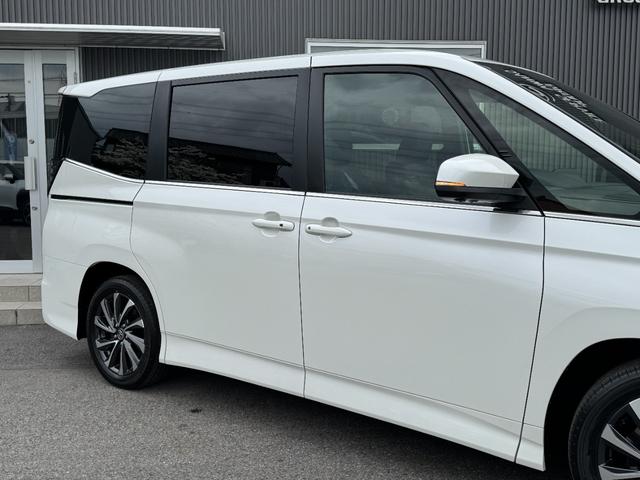 ヴォクシー ハイブリッドＳ－Ｚ　【パノラミックビューモニター！快適利便パッケージＨｉ】１０．５インチディスプレイオーディオ　三眼ＬＥＤヘッドライト　ＨＵＤ　デジタルインナーミラー　スペアタイヤ　ＣＤ／ＤＶＤデッキ　アドバンストパーク（17枚目）