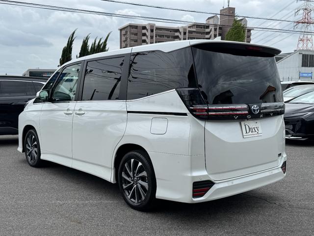 ヴォクシー ハイブリッドＳ－Ｚ　【パノラミックビューモニター！快適利便パッケージＨｉ】１０．５インチディスプレイオーディオ　三眼ＬＥＤヘッドライト　ＨＵＤ　デジタルインナーミラー　スペアタイヤ　ＣＤ／ＤＶＤデッキ　アドバンストパーク（23枚目）