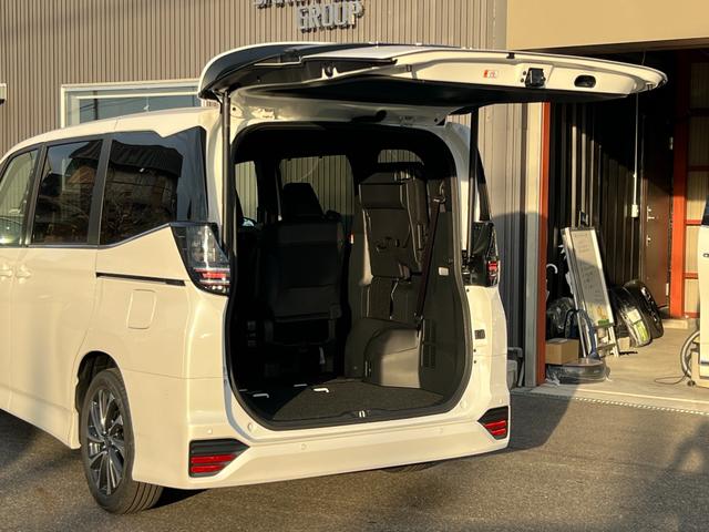 ヴォクシー ハイブリッドＳ－Ｚ　【１３．２インチフリップダウンモニター！トヨタチームメイト！】１０．５インチディスプレイオーディオ　快適利便パッケージＨｉ　ＡＣ１００Ｖ電源　両側パワースライドドア　ブラインドスポットモニター　ＥＴＣ（22枚目）