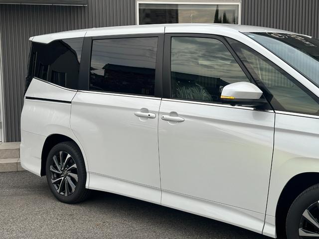 ヴォクシー ハイブリッドＳ－Ｚ　【改モデル！！快適利便パッケージＨｉ！！】１０．５インチディスプレイオーディオ　ＣＤ／ＤＶＤデッキ　三眼ＬＥＤヘッドライト　ユニバーサルステップ　ブラインドスポットモニター　オットマン　シートヒーター（16枚目）