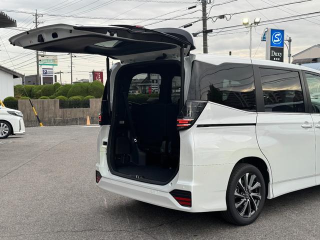 ヴォクシー ハイブリッドＳ－Ｚ　【改モデル！！快適利便パッケージＨｉ！！】１０．５インチディスプレイオーディオ　ＣＤ／ＤＶＤデッキ　三眼ＬＥＤヘッドライト　ユニバーサルステップ　ブラインドスポットモニター　オットマン　シートヒーター（26枚目）