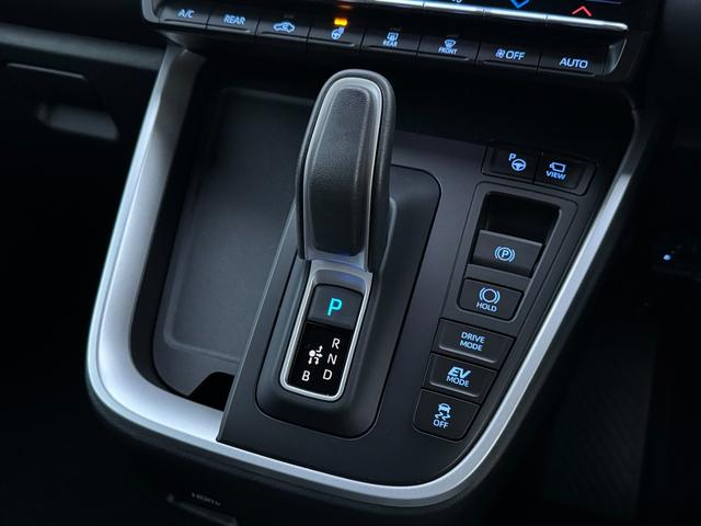 ヴォクシー ハイブリッドＳ－Ｚ　【改モデル！！快適利便パッケージＨｉ！！】１０．５インチディスプレイオーディオ　ＣＤ／ＤＶＤデッキ　三眼ＬＥＤヘッドライト　ユニバーサルステップ　ブラインドスポットモニター　オットマン　シートヒーター（48枚目）