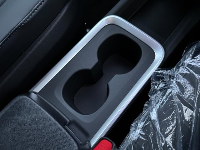 ヴォクシー ハイブリッドＳ－Ｚ　【改モデル！！快適利便パッケージＨｉ！！】１０．５インチディスプレイオーディオ　ＣＤ／ＤＶＤデッキ　三眼ＬＥＤヘッドライト　ユニバーサルステップ　ブラインドスポットモニター　オットマン　シートヒーター（54枚目）