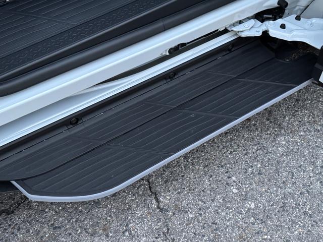 ヴォクシー ハイブリッドＳ－Ｚ　【改モデル！！快適利便パッケージＨｉ！！】１０．５インチディスプレイオーディオ　ＣＤ／ＤＶＤデッキ　三眼ＬＥＤヘッドライト　ユニバーサルステップ　ブラインドスポットモニター　オットマン　シートヒーター（77枚目）