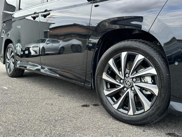 ヴォクシー ハイブリッドＳ－Ｚ　【ドライビングサポートパッケージ！快適利便パッケージＨｉ！】　１０．５ＤＡＰｌｕｓ　トヨタチームメイト　ブラインドスポットモニター　両側電動スライドドア　パノラミックビューモニター　アドバンスドパーク（18枚目）