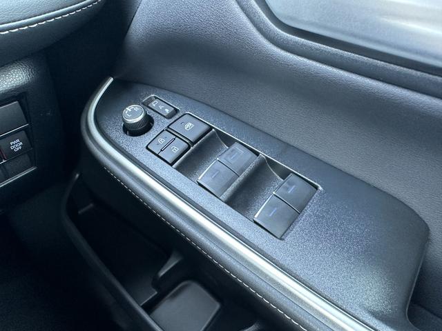 ヴォクシー ハイブリッドＳ－Ｚ　【ドライビングサポートパッケージ！快適利便パッケージＨｉ！】　１０．５ＤＡＰｌｕｓ　トヨタチームメイト　ブラインドスポットモニター　両側電動スライドドア　パノラミックビューモニター　アドバンスドパーク（36枚目）