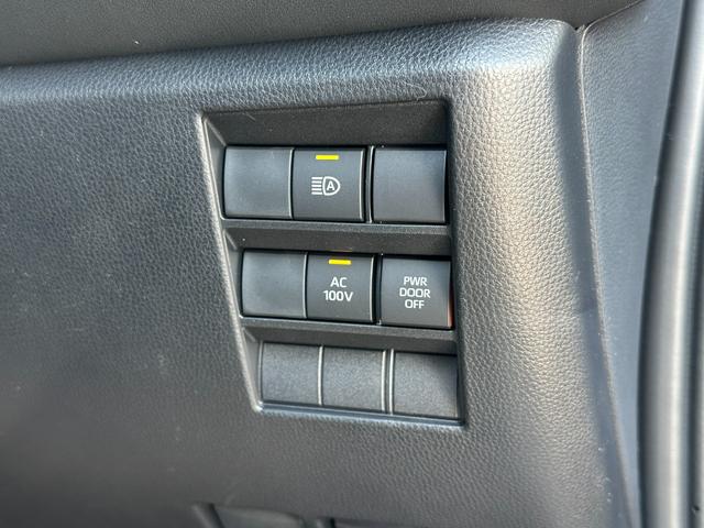 ヴォクシー ハイブリッドＳ－Ｚ　【ドライビングサポートパッケージ！快適利便パッケージＨｉ！】　１０．５ＤＡＰｌｕｓ　トヨタチームメイト　ブラインドスポットモニター　両側電動スライドドア　パノラミックビューモニター　アドバンスドパーク（37枚目）