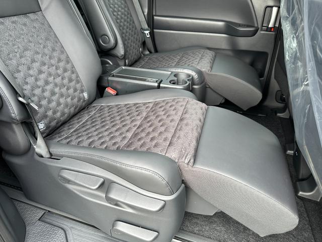 ヴォクシー ハイブリッドＳ－Ｚ　【ドライビングサポートパッケージ！快適利便パッケージＨｉ！】　１０．５ＤＡＰｌｕｓ　トヨタチームメイト　ブラインドスポットモニター　両側電動スライドドア　パノラミックビューモニター　アドバンスドパーク（66枚目）