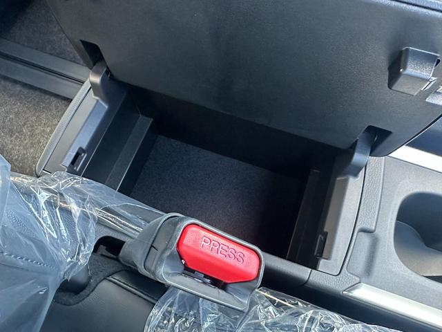 ヴォクシー ハイブリッドＳ－Ｚ　【２０２５年次改良モデル！アドバンスドドライブ】ブラインドスポットモニター　ヘッドアップディスプレイ　三眼ＬＥＤヘッドライト　シートヒーター　オットマン　両側パワースライドドア　快適利便パッケージＨｉ（54枚目）