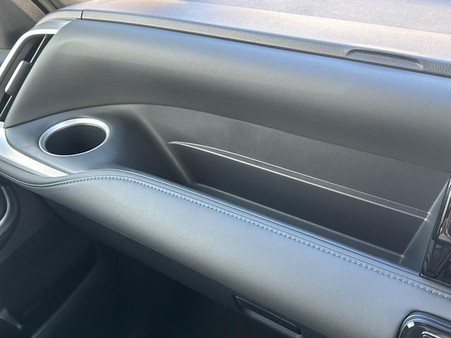 ヴォクシー ハイブリッドＳ－Ｚ　【２０２５年次改良モデル！アドバンスドドライブ】ブラインドスポットモニター　ヘッドアップディスプレイ　三眼ＬＥＤヘッドライト　シートヒーター　オットマン　両側パワースライドドア　快適利便パッケージＨｉ（64枚目）