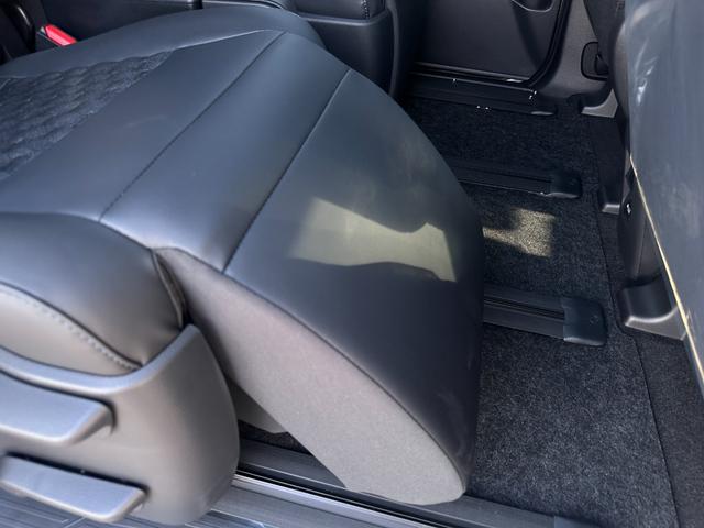 ヴォクシー ハイブリッドＳ－Ｚ　【２０２５年次改良モデル！アドバンスドドライブ】ブラインドスポットモニター　ヘッドアップディスプレイ　三眼ＬＥＤヘッドライト　シートヒーター　オットマン　両側パワースライドドア　快適利便パッケージＨｉ（70枚目）