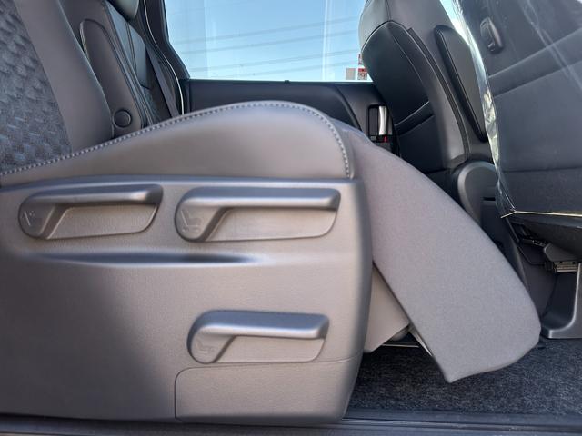 ヴォクシー ハイブリッドＳ－Ｚ　【２０２５年次改良モデル！アドバンスドドライブ】ブラインドスポットモニター　ヘッドアップディスプレイ　三眼ＬＥＤヘッドライト　シートヒーター　オットマン　両側パワースライドドア　快適利便パッケージＨｉ（71枚目）