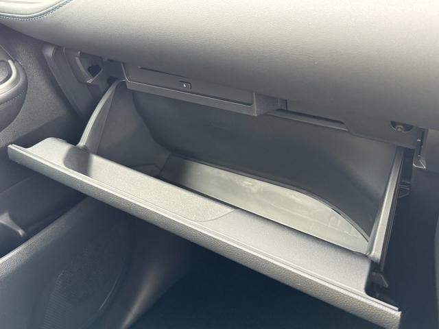 ヴォクシー ハイブリッドＳ－Ｚ　【パノラミックビューモニター！快適利便パッケージＨｉ】１０．５インチディスプレイオーディオ　三眼ＬＥＤヘッドライト　ＨＵＤ　デジタルインナーミラー　スペアタイヤ　ＣＤ／ＤＶＤデッキ　アドバンストパーク（64枚目）