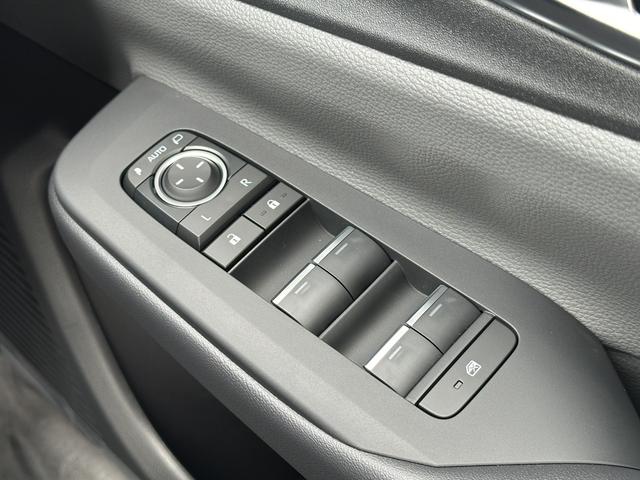 プリウス Ｚ　【１２．３インチディスプレイオーディオ！　デジタルインナーミラー！！】　ドラレコ前後　アドバンストパーク　パノラミックビューモニター　ベンチレーション　ワイヤレス充電　パワーバックドア　シートヒーター（44枚目）