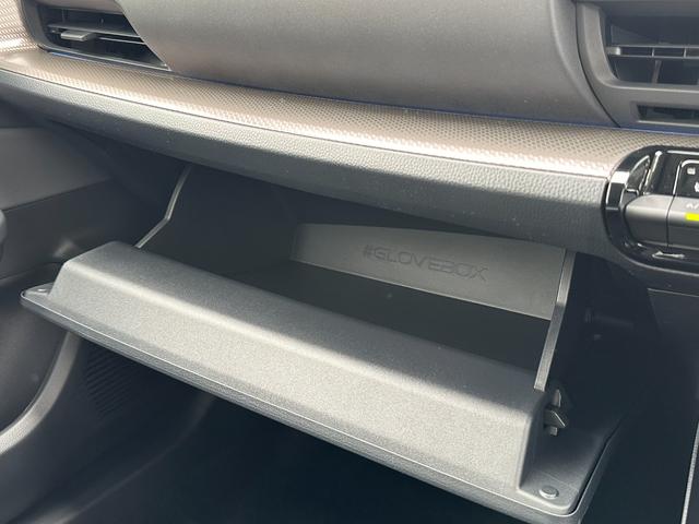 プリウス Ｚ　【１２．３インチディスプレイオーディオ！　デジタルインナーミラー！！】　ドラレコ前後　アドバンストパーク　パノラミックビューモニター　ベンチレーション　ワイヤレス充電　パワーバックドア　シートヒーター（70枚目）