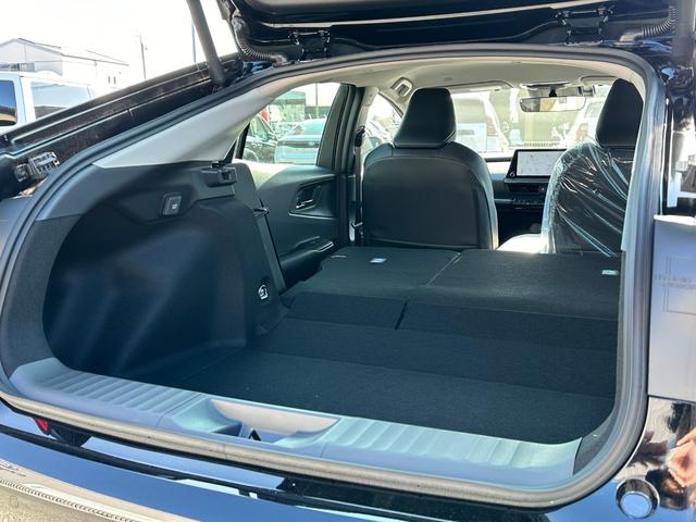 プリウス Ｚ　【１２．３インチディスプレイオーディオ！　デジタルインナーミラー！！】　ドラレコ前後　アドバンストパーク　パノラミックビューモニター　ベンチレーション　ワイヤレス充電　パワーバックドア　シートヒーター（78枚目）