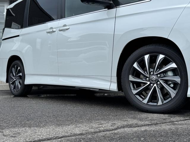 ヴォクシー ハイブリッドS-Z 【パノラミックビューモニター!!ヘッドアップディスプレイ!!】10.5インチディスプレイオーディオ CD/DVDデッキ 3眼LEDヘッドライト 快適利便パッケージHi 寒冷地仕様 BSM Uステップ!(22枚目)