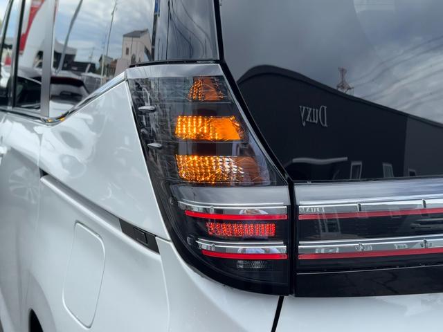 ヴォクシー ハイブリッドS-Z 【パノラミックビューモニター!!ヘッドアップディスプレイ!!】10.5インチディスプレイオーディオ CD/DVDデッキ 3眼LEDヘッドライト 快適利便パッケージHi 寒冷地仕様 BSM Uステップ!(23枚目)