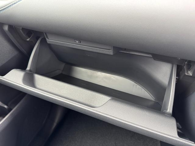 ヴォクシー ハイブリッドS-Z 【パノラミックビューモニター!!ヘッドアップディスプレイ!!】10.5インチディスプレイオーディオ CD/DVDデッキ 3眼LEDヘッドライト 快適利便パッケージHi 寒冷地仕様 BSM Uステップ!(65枚目)