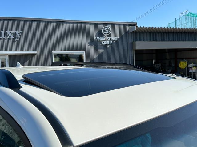 ランドクルーザープラド ＴＸ　Ｌパッケージ　マットブラックエディション　【特別仕様車！！メーカーナビ！！】パノラミックビューモニター！　サンルーフ　ルーフレール　９インチディスプレイオーディオ　７人乗り　ブラインドスポットモニター　寒冷地仕様　ルーフレール　ベージュ内装！（17枚目）