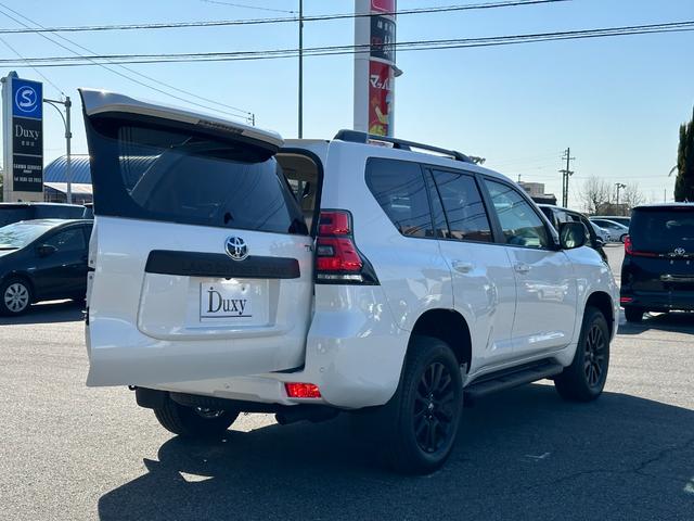 ランドクルーザープラド ＴＸ　Ｌパッケージ　マットブラックエディション　【特別仕様車！！メーカーナビ！！】パノラミックビューモニター！　サンルーフ　ルーフレール　９インチディスプレイオーディオ　７人乗り　ブラインドスポットモニター　寒冷地仕様　ルーフレール　ベージュ内装！（26枚目）