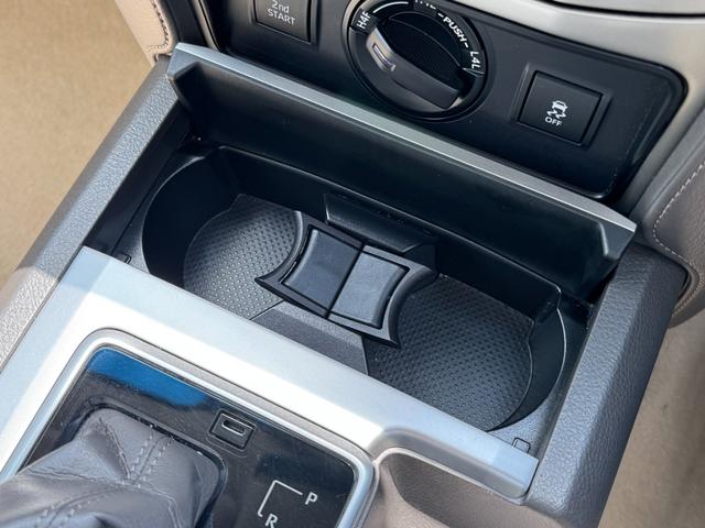 ランドクルーザープラド ＴＸ　Ｌパッケージ　マットブラックエディション　【特別仕様車！！メーカーナビ！！】パノラミックビューモニター！　サンルーフ　ルーフレール　９インチディスプレイオーディオ　７人乗り　ブラインドスポットモニター　寒冷地仕様　ルーフレール　ベージュ内装！（53枚目）