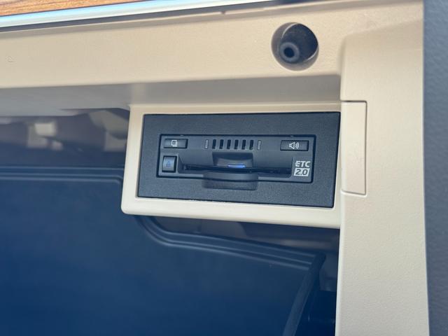 ランドクルーザープラド ＴＸ　Ｌパッケージ　マットブラックエディション　【特別仕様車！！メーカーナビ！！】パノラミックビューモニター！　サンルーフ　ルーフレール　９インチディスプレイオーディオ　７人乗り　ブラインドスポットモニター　寒冷地仕様　ルーフレール　ベージュ内装！（61枚目）