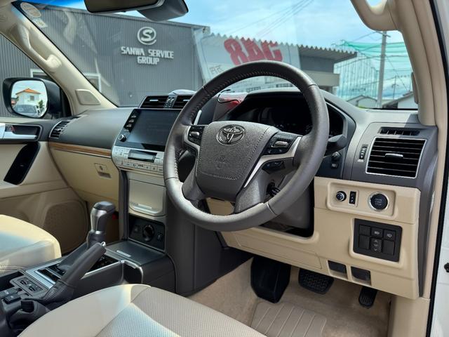 ランドクルーザープラド ＴＸ　Ｌパッケージ　マットブラックエディション　【特別仕様車！！メーカーナビ！！】パノラミックビューモニター！　サンルーフ　ルーフレール　９インチディスプレイオーディオ　７人乗り　ブラインドスポットモニター　寒冷地仕様　ルーフレール　ベージュ内装！（69枚目）