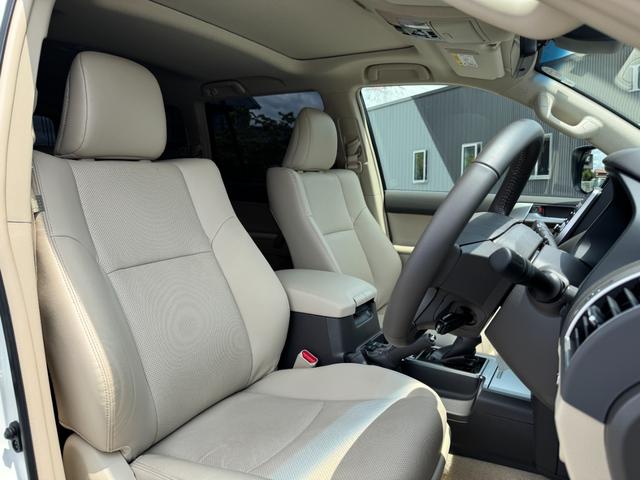 ランドクルーザープラド ＴＸ　Ｌパッケージ　マットブラックエディション　【特別仕様車！！メーカーナビ！！】パノラミックビューモニター！　サンルーフ　ルーフレール　９インチディスプレイオーディオ　７人乗り　ブラインドスポットモニター　寒冷地仕様　ルーフレール　ベージュ内装！（70枚目）