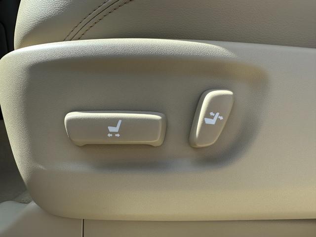 ランドクルーザープラド ＴＸ　Ｌパッケージ　マットブラックエディション　【特別仕様車！！メーカーナビ！！】パノラミックビューモニター！　サンルーフ　ルーフレール　９インチディスプレイオーディオ　７人乗り　ブラインドスポットモニター　寒冷地仕様　ルーフレール　ベージュ内装！（71枚目）