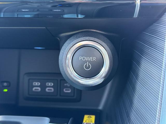 ハリアーハイブリッド Ｚ　レザーパッケージ・ナイトシェード　【特別仕様車！！！ナイトシェード！！！】調光パノラマルーフ　パノラミックビューモニター　１２．３インチディスプレイオーディオ　ＪＢＬサウンドシステム　ＡＣ１００Ｖ電源　ベンチレーション　シートヒーター（53枚目）