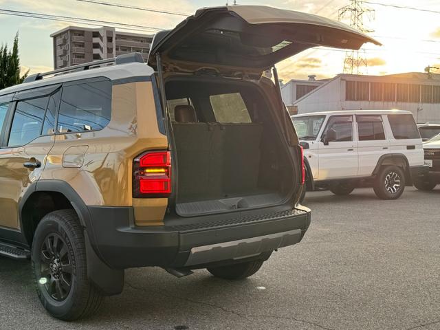 ランドクルーザー250 ZXファーストエディション 【特別仕様車!!限定カラー!!!】 サンルーフ JBLサウンドシステム 12.3インチディスプレイオーディオ デジタルインナーミラー パワーバッグドア ブラウン内装 パノラミックビューモニター BSM(27枚目)