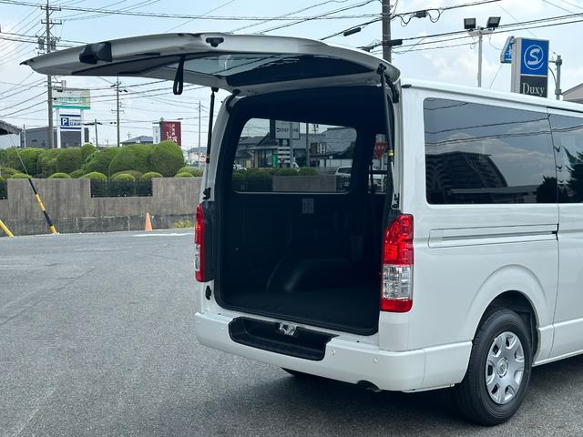 ハイエースバン ロングスーパーＧＬ　ダークプライムＳ　【即納！！特別仕様車！！】　２０周年限定スカッフプレート　パノラミックビューモニター　デジタルインナーミラー　両側パワースライドドア　レーンディパーチャーアラート　ＡＣ１００Ｖ電源　ハーフレザーシート（23枚目）