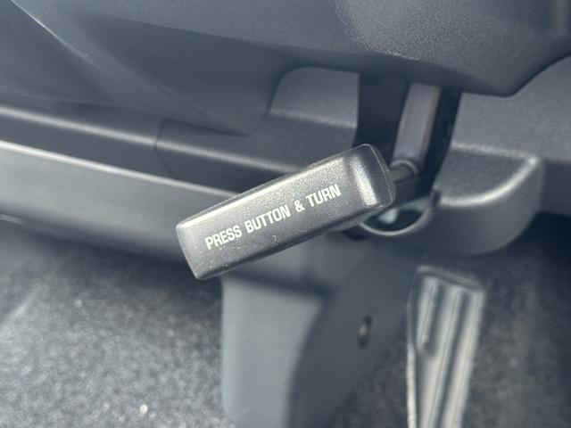 ハイエースバン ロングスーパーＧＬ　ダークプライムＳ　【即納！！特別仕様車！！】　２０周年限定スカッフプレート　パノラミックビューモニター　デジタルインナーミラー　両側パワースライドドア　レーンディパーチャーアラート　ＡＣ１００Ｖ電源　ハーフレザーシート（55枚目）