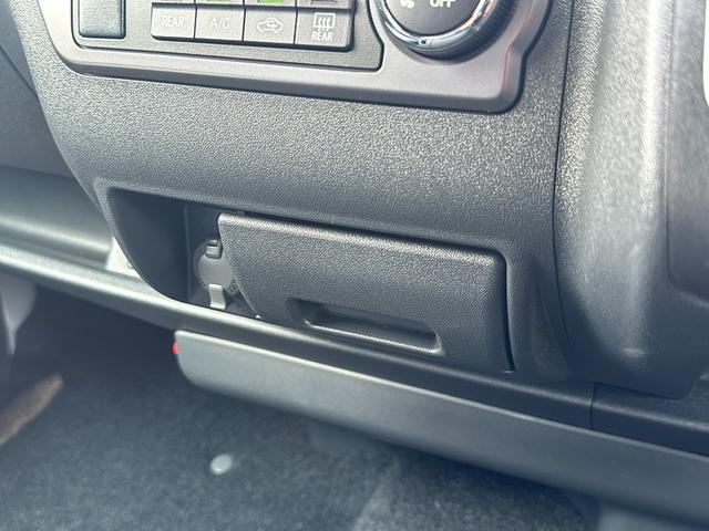 ハイエースバン ロングスーパーＧＬ　ダークプライムＳ　【即納！！特別仕様車！！】　２０周年限定スカッフプレート　パノラミックビューモニター　デジタルインナーミラー　両側パワースライドドア　レーンディパーチャーアラート　ＡＣ１００Ｖ電源　ハーフレザーシート（60枚目）