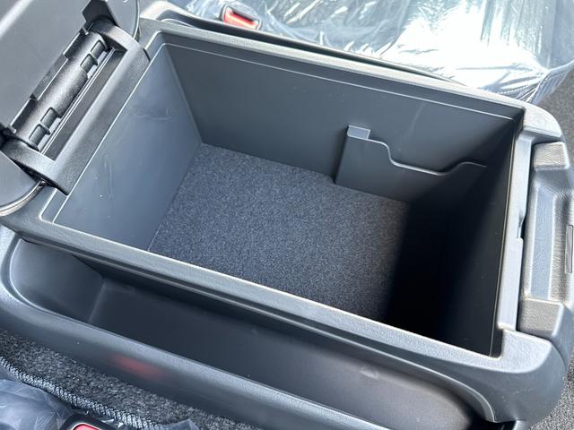 ハイエースバン ロングスーパーＧＬ　ダークプライムＳ　【即納！！特別仕様車！！】　２０周年限定スカッフプレート　パノラミックビューモニター　デジタルインナーミラー　両側パワースライドドア　レーンディパーチャーアラート　ＡＣ１００Ｖ電源　ハーフレザーシート（67枚目）