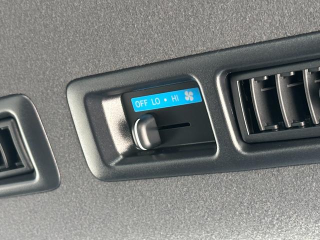 ハイエースバン ロングスーパーＧＬ　ダークプライムＳ　【即納！！特別仕様車！！】　２０周年限定スカッフプレート　パノラミックビューモニター　デジタルインナーミラー　両側パワースライドドア　レーンディパーチャーアラート　ＡＣ１００Ｖ電源　ハーフレザーシート（76枚目）