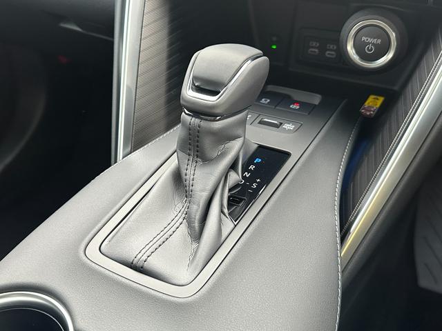 ハリアーハイブリッド Ｚ　レザーパッケージ・ナイトシェード　【特別仕様車！調光パノラマルーフ！！】ブラインドスポットモニター　１２．３インチディスプレイオーディオ　パノラミックビューモニター　ＡＣ１００Ｖ電源　パワーバッグドア　ＪＢＬサウンドシステム　Ｄミラー（54枚目）