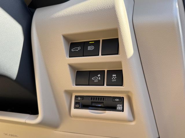 ランドクルーザー ＺＸ　【リアエンターテインメントシステム！パノラミックビューモニター！】クールＢＯＸ　ＪＢＬサウンドシステム　リアデフロック　タイヤ空気圧センサー　ブラックルーフレール　モデリスタエアロ　サンルーフ　ＢＳＭ（42枚目）