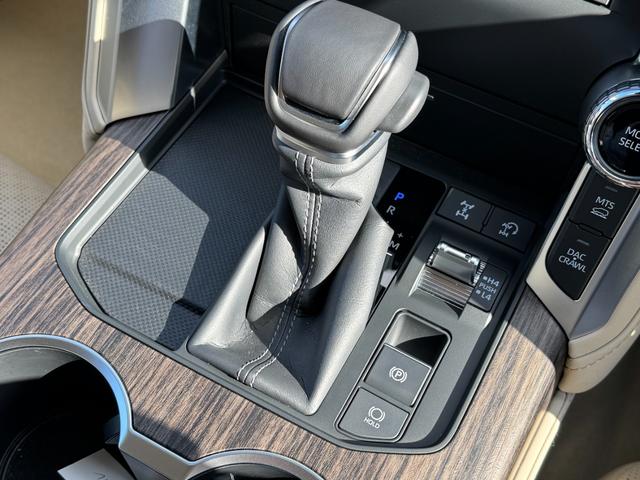 ランドクルーザー ＺＸ　【リアエンターテインメントシステム！パノラミックビューモニター！】クールＢＯＸ　ＪＢＬサウンドシステム　リアデフロック　タイヤ空気圧センサー　ブラックルーフレール　モデリスタエアロ　サンルーフ　ＢＳＭ（58枚目）