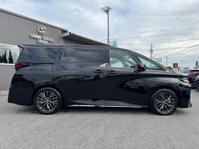 様々なオプションをご用意しております！車庫調・リフトアップ・タイヤ変更・アルミホイール変更など可能となっております！もちろん。アライメント調整も行えますので、合わせてご依頼くださいませ！ご相談ください