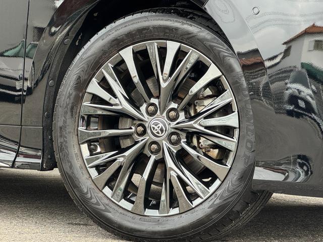 純正アルミホイールをインストールです。もちろん社外品への変更も可能ですのでお気軽にスタッフまでご相談ください！電話番号０５６１−３３−２０３３★タイヤのみの交換も受け付けておりますので、ご相談ください