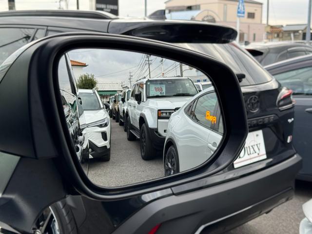 【ブラインドスポットモニター】ミラーに映らない死角に車両がいる場合、サイドミラーに設置されたマーカーが光って危険をお知らせします！他にも安全装置が多数装備されたおりますので、是非ご来店くださいませ！！